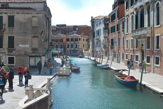 Wow, die Farbe des Wassers ist so schön türkis !