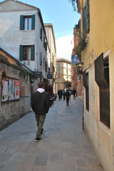 Hier schlendert man auch noch völlig stressfrei herum...