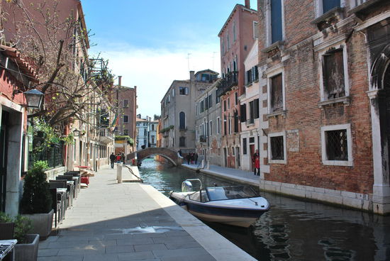 Wieviele Boote mögen wohl in Venedig herumschippern ?