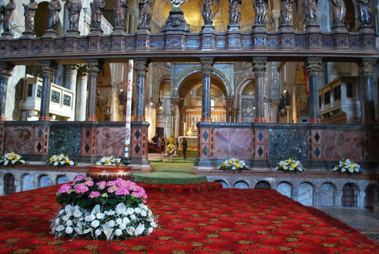 Basilika San Marco, die aus Alexandria geraubten Gebeine des heiligen Markus habe ich nirgendwo ausmachen können, dafür gab´s auch keine extra 2-EUR-Kasse, also sind die heiligen Reliquien wohl irgendwo unter Verschluss...