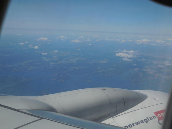 Unten schon die Schärenlandschaft vor Stockholm