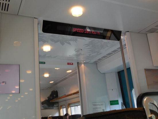 nobler Zug mit über 200 Sachen Richtung Stockholm