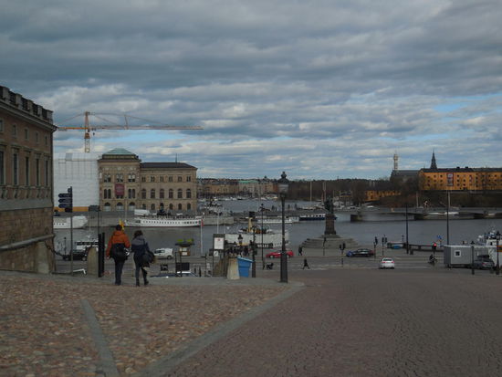 Und irgendwie schön ist Stockholm auch zu dieser noch etwas unwirtlichen Jahreszeit. Nicht umsonst kommen die meisten Besucher allerdings im Sommer, dann ist es hier vermutlich bildhübsch !