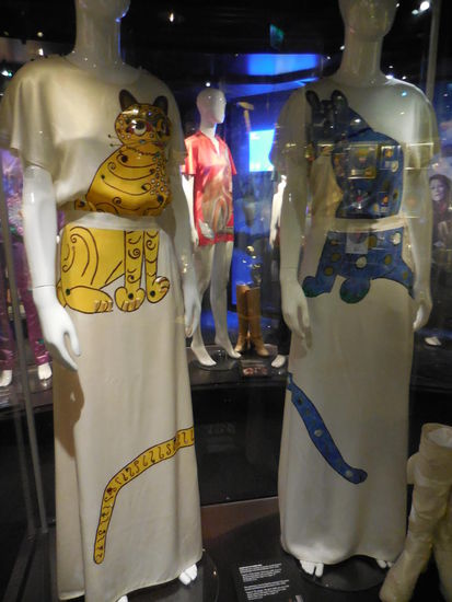 DISCO 70, na, diese Kostüme kenne ich...