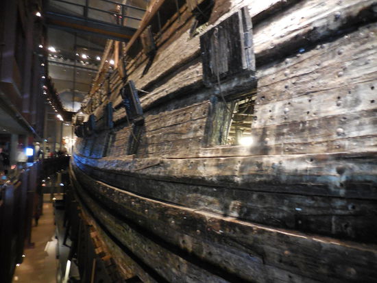 Sie ist 69 m lang, 12 m breit und der Großmast war 52 m hoch !