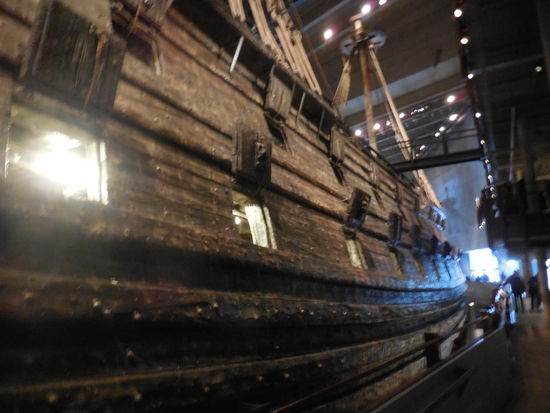 Es versagen auch meine Fotokünste ein wenig angesichts des Ausmaßes dieses Schiffs und der Lichtverhältnisse...
