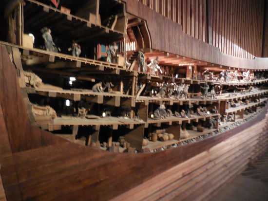 so haben die 437 Mann Besatzung gearbeitet