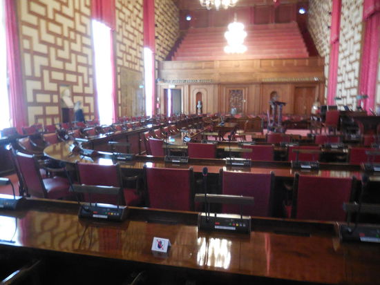 im Ratssaal wird getagt und der Frauenanteil liegt bei weit über 50 %