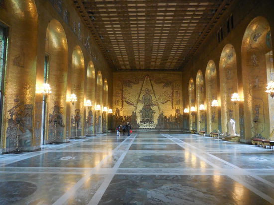 Der Goldene Saal ist dann auch wirklich golden, ein Traum in Mosaik.