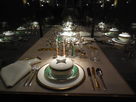 und so sieht dann ein Tischgedeck aus für einen Teilnehmer am Nobelpreis-Diner