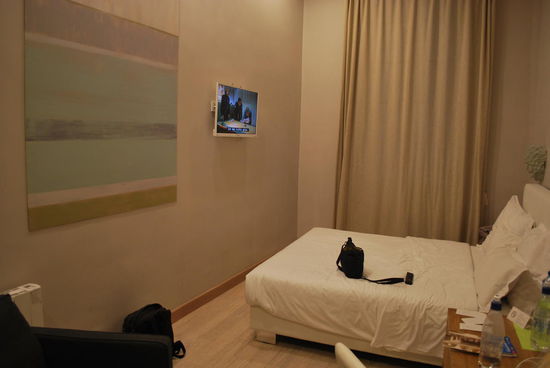 das umfangreiche Frühstück wird für 9 EUR zur gewünschten Zeit im Zimmer serviert...