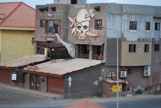 Tja, die Discoteca "Pirata" werde ich wohl eher weniger brauchen - sollte ich allerdings vor lauter Disco-Lärm nachts nicht schlafen können, werde ich rübergehen und mich dort müde tanzen.