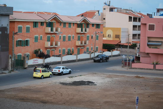 Jooah, Kunst am Bau oder nette Architektur gibt´s also eher nicht...