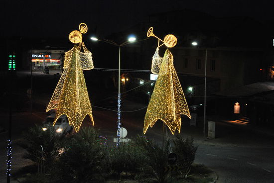 Gute Nacht vom Kreisverkehr an der Einfallstraße Santa Maria´s auf Sal. Die Disco ist offensichtlich nicht geöffnet, heute. Alles ruhig.