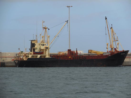 Eines der Versorgungsschiffe der Kapverden, denn buchstäblich alles muss hierher verschifft oder per Luftfracht gebracht werden