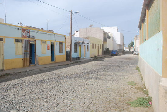 Es ist mittags - deswegen das gleißende Licht