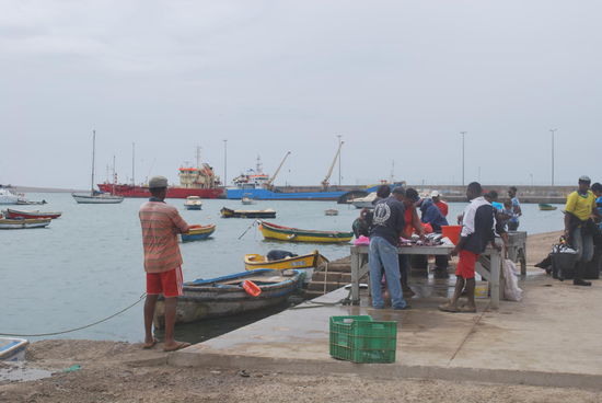 Die Fischer mit ihrem Fang des Tages