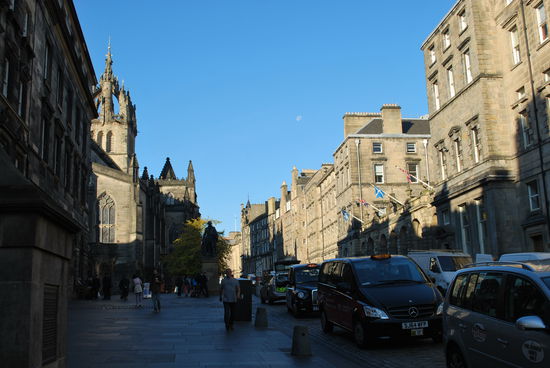 Hier bin ich an der Royal Mile auf dem Weg zum Edinburgh Castle