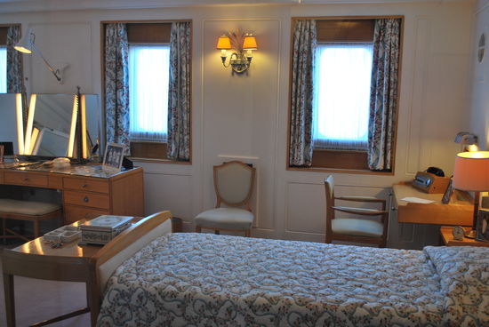 Hier also nächtigte die Queen. Die altmodischen Telefone sind übrigens dieselben, die sie heute noch im Buckingham Palast hat.