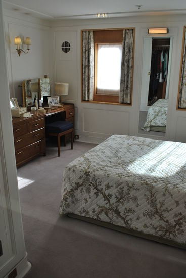 Die einzige Kajüte mit Doppelbett: Sie befindet sich auf der Backbordseite und ta dah: Hier haben Prinz Charles und Prinzessin Diana ihre Flitterwochen verbracht !