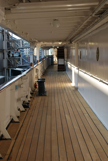 Endlose Schiffsplanken, die täglich geschrubbt wurden..