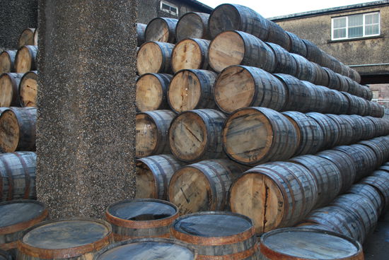 Eichenfässer - lt. Erklärung schon etwas Mangelware und schwer zu bekommen, die vorhandenen Fässer müssen ewig halten...