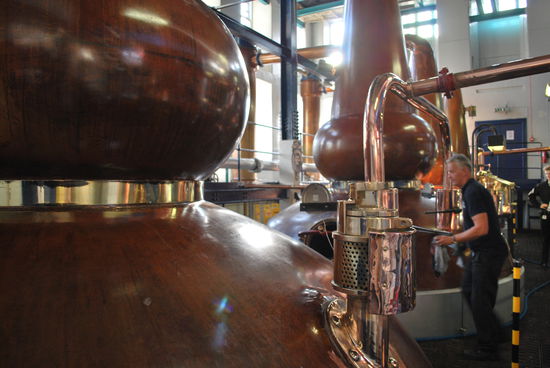 In den Kupferkesseln wird erhitzt