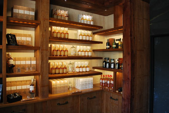 Sehr gerne darf man hier auch shoppen, aber da ich das Zeug nicht mag: Naah.