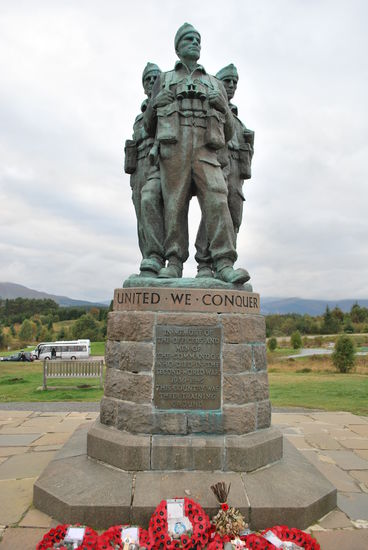 Stopp am Commando Memorial mit Aussicht auf die Nevis-Bergkette