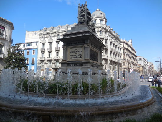 Alles auf Start an der Plaza de Isabel Católica...