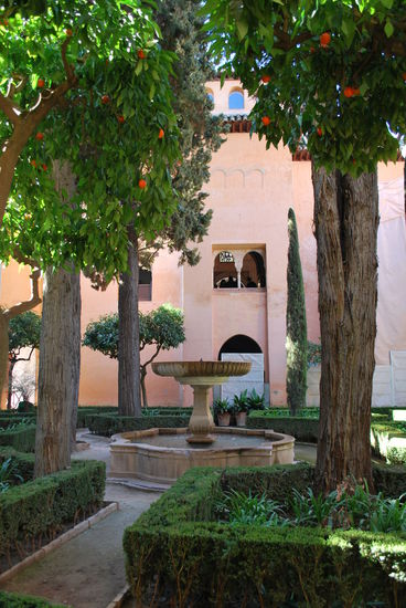 im zarten Alter von 7 war ich das 1. Mal in Spanien und ich glaube, das erste Wort auf spanisch, das ich gelernt habe war: Naranja = Apfelsine