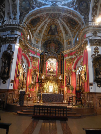 und einen schönen Altar hat sie auch