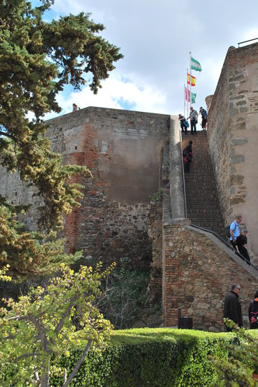 auf den Burgruinen kann man ein wenig herumklettern