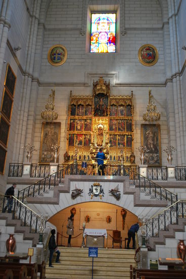 Auch der Altar = ungewöhnlich