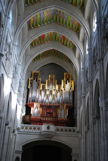 ....auch über der Orgel