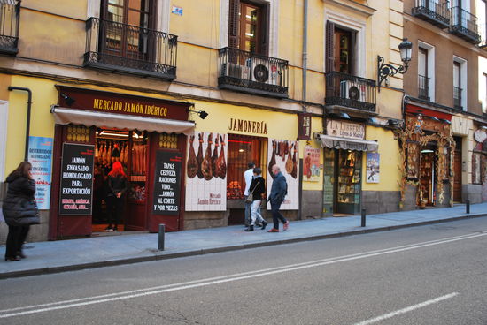 Jamoneria - da gibt es den Schinken vom Iberico-Schwein zu kaufen.