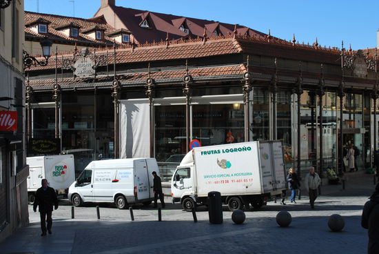 Die zentrale Markthalle - hier gibt es alles, alles, alles...