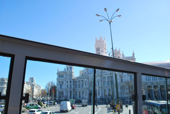 Im City-Sightseeing-Bus. Ich liebe diese Busse, kostet eine Kleinigkeit, es funktioniert nicht immer alles, aber es ist sooo bequem.