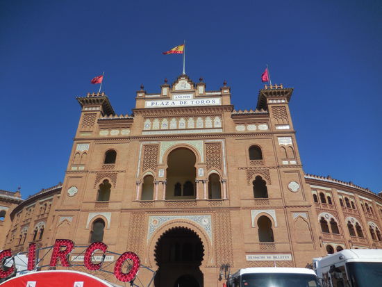 Leider gastiert gerade ein Zirkus in der Arena - macht den Eindruck etwas kaputt