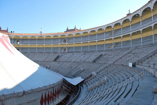 Zirkuszelt goes Stierkampf