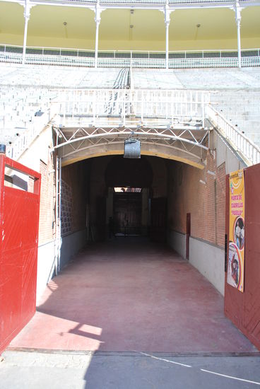 Ein- und Ausgang für die Stiere und Toreros