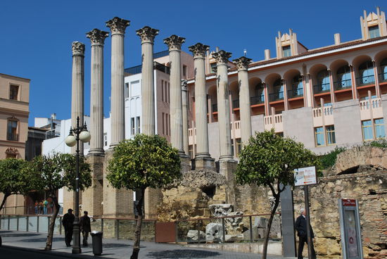 Der römische Tempel von Córdoba - Einstiegspunkt No. 8 für die City-Sightseeing-Tour im Cabrio-Minibus
