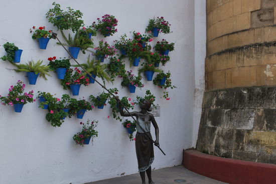 Skulptur von einer Patio-Gärtnerin