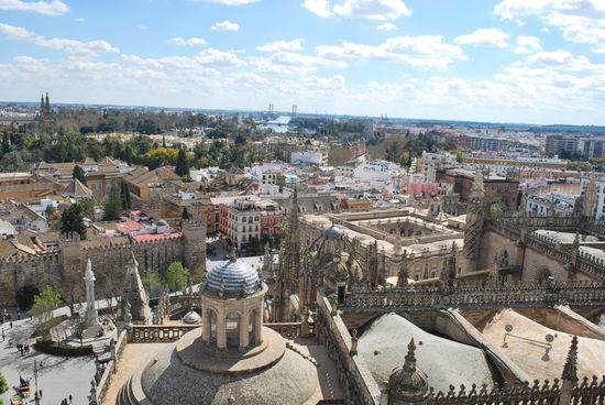 Blick über das Kirchendach, das im August zu bestimmten Zeiten auch begehbar ist.