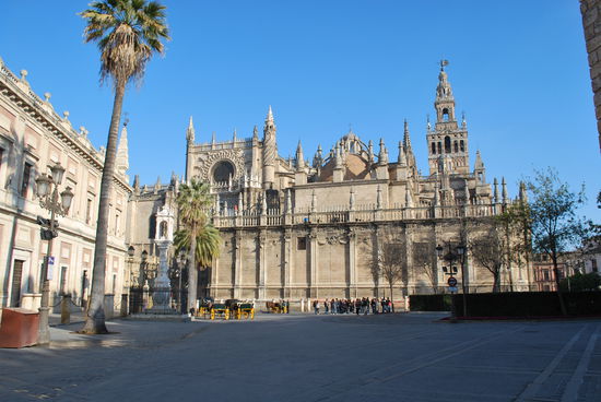 Santa Maria ist echt gewaltig, sie nimmt die Fläche eines halben Stadtviertels ein.