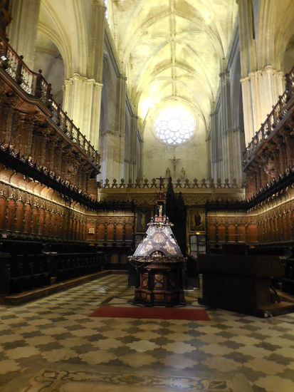Der Chor mitten in der Kathedrale