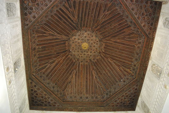 und dann kommt die ganze Pracht, von Decken...