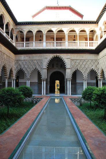 ...Torbögen und Wasserspiele...