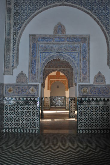 ...weite Säle und schattige Gänge...