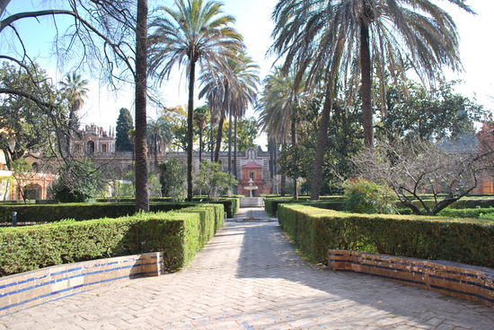 Ein regelrechter Park schließt sich an...